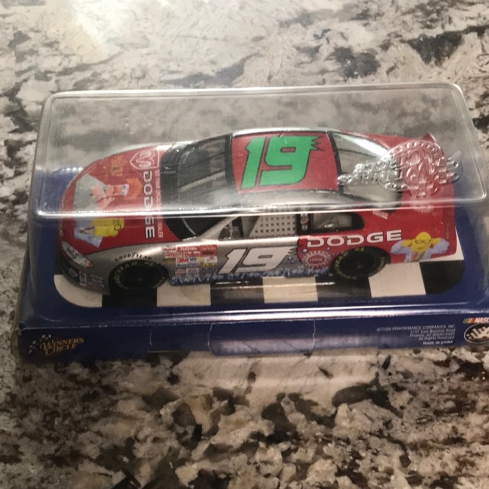 Nascar Dodge Winner's Circle 1/24 Muppets Car #19 original box 25th anniversary